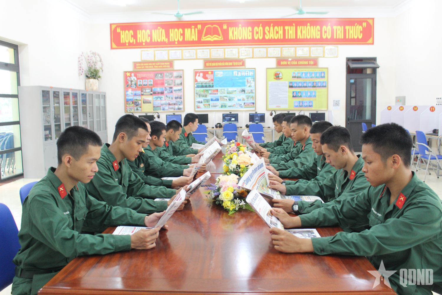 Từ trang sách đến thao trường - Hành trình trưởng thành của chiến sĩ mới tại Trung đoàn 165